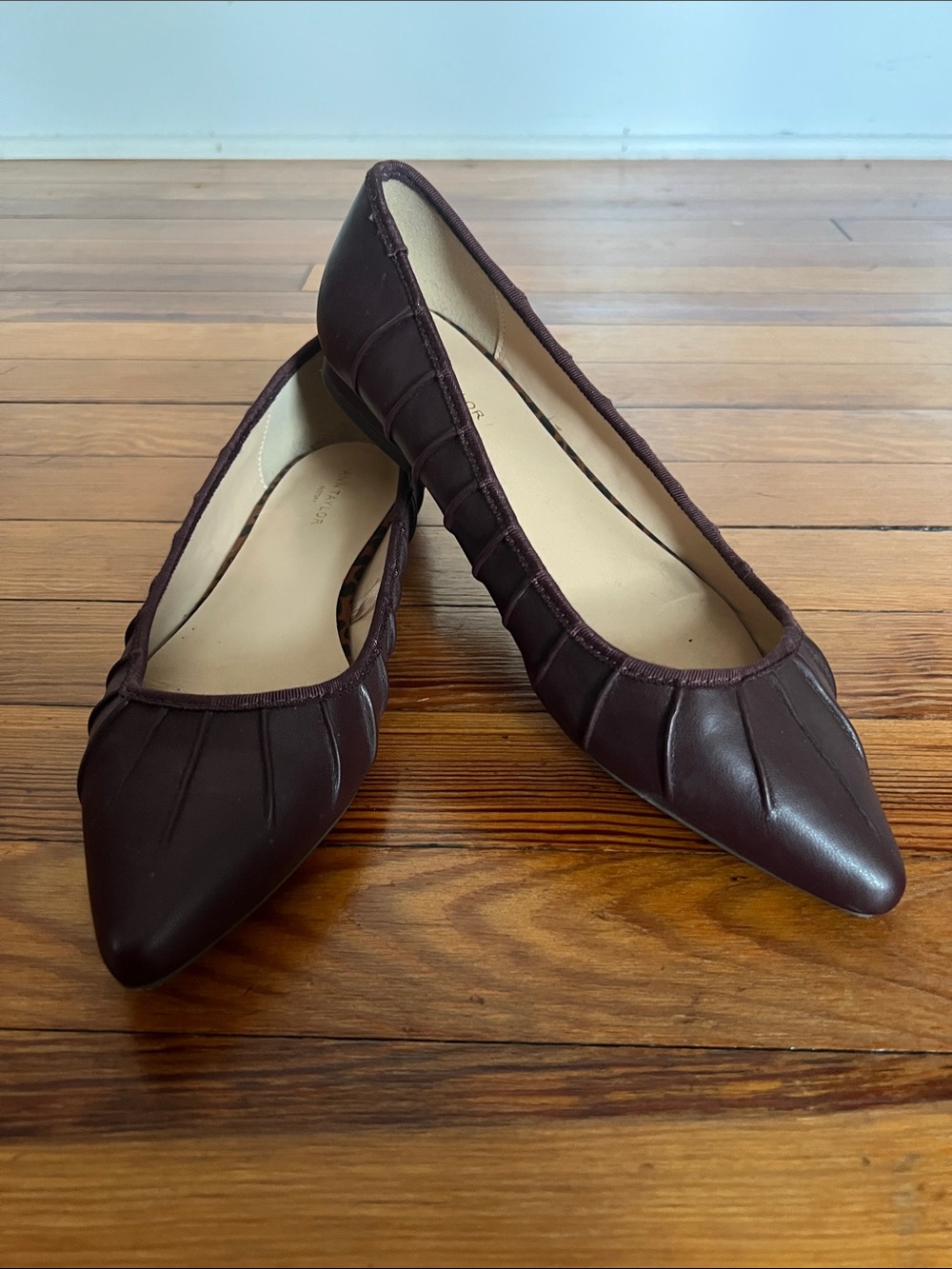 Ann Taylor Factory Burgundy Pleated Pointed Toe Faux Leather Ballet Flats Size 8